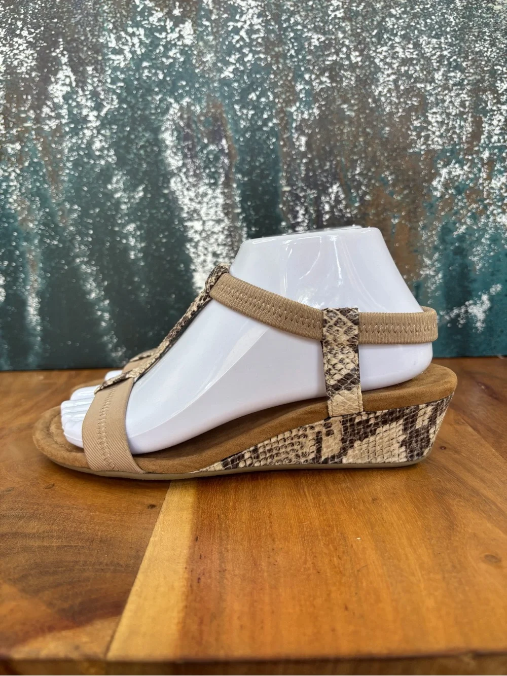 Alfani Classic 2010’s Snake Print T-Strap Wedge Sandals Size 8 VGUC